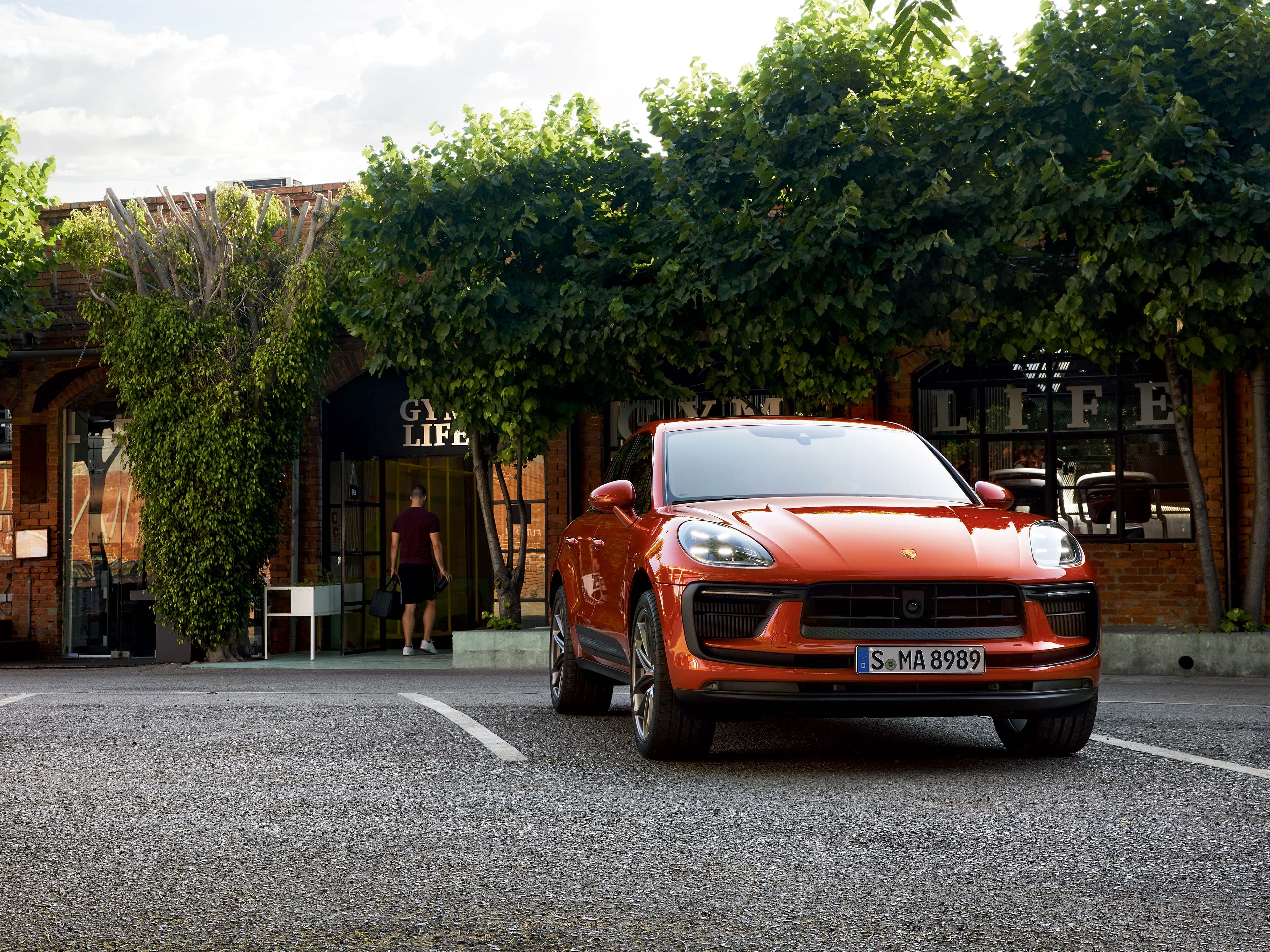 Orange_Macan_S_Outside_A_Gym